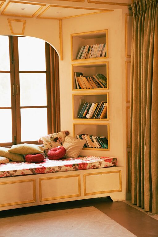 How to Create a Cozy and Inviting Reading Nook at Home